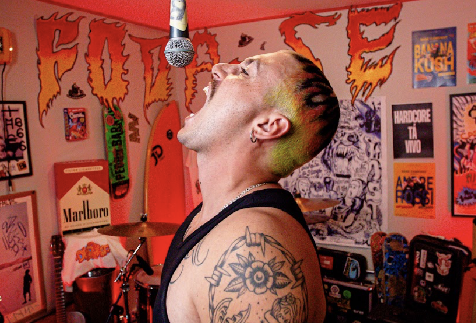 Nova cara do rock André Rossi estreia o novo single “Foda-se”