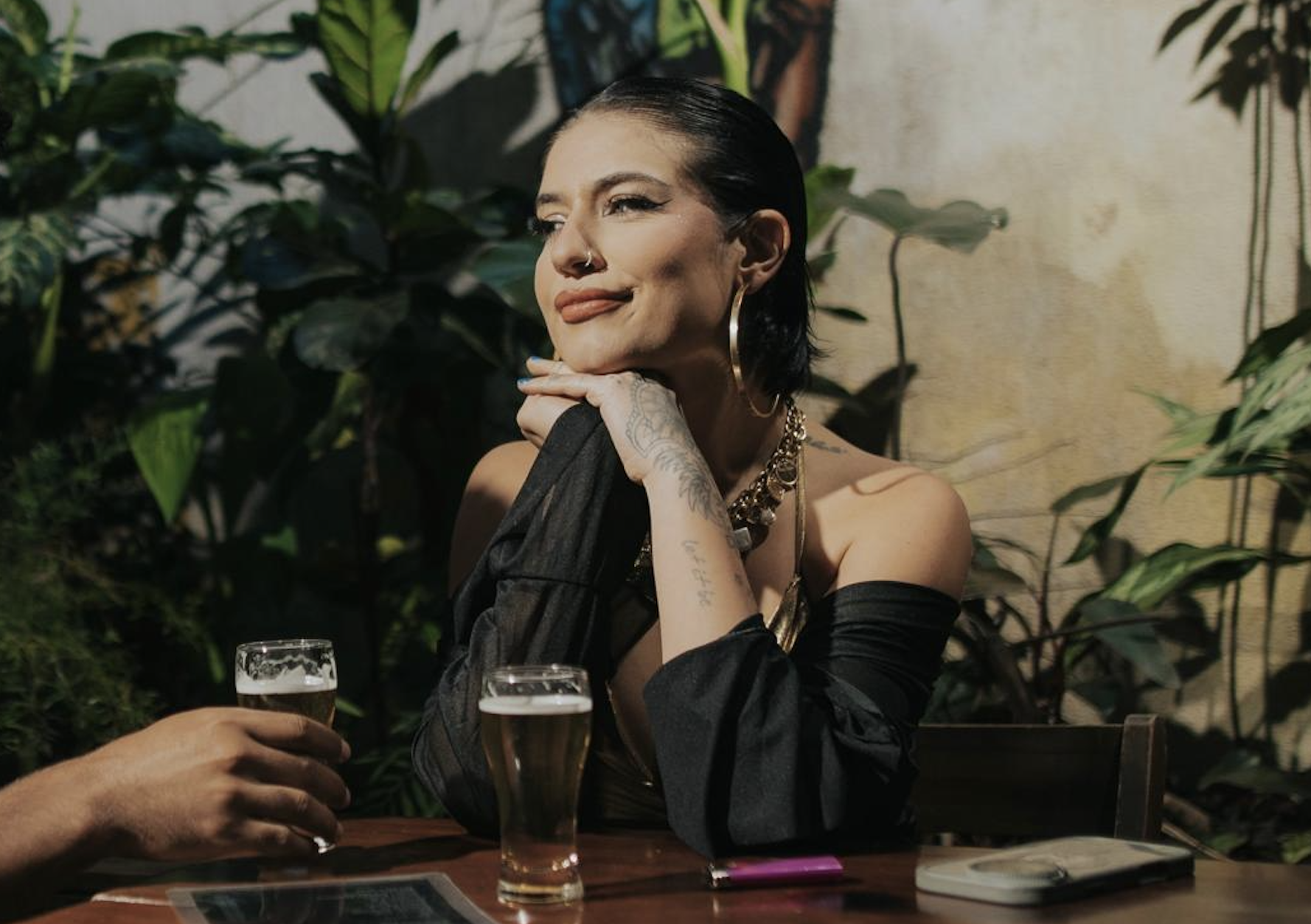 Clau inicia nova era musical com “vou dar” e prepara lançamento do primeiro álbum