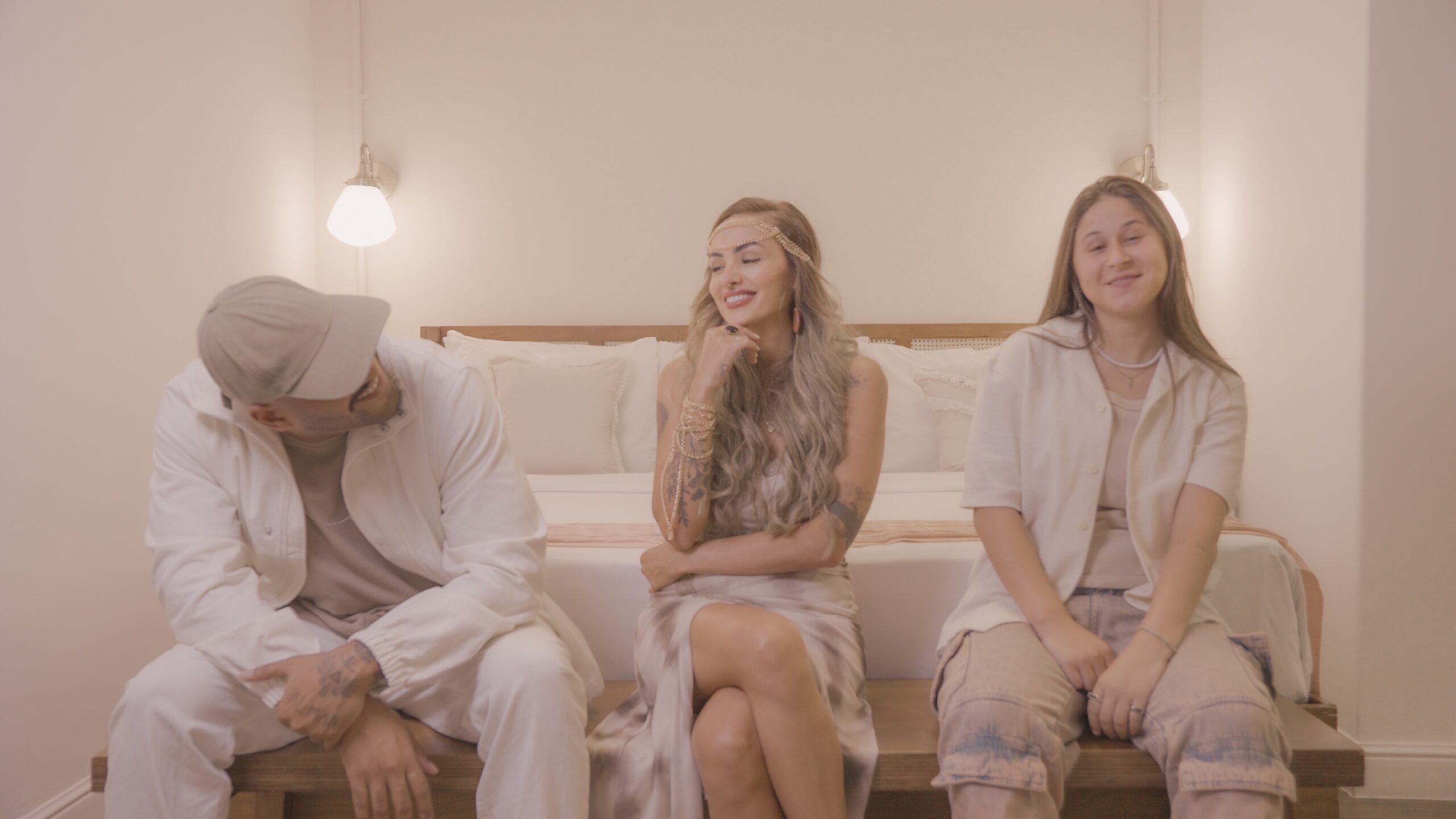 “Tarot”: Kia Sajo transforma o acaso em encontro em nova parceria com duo Almar