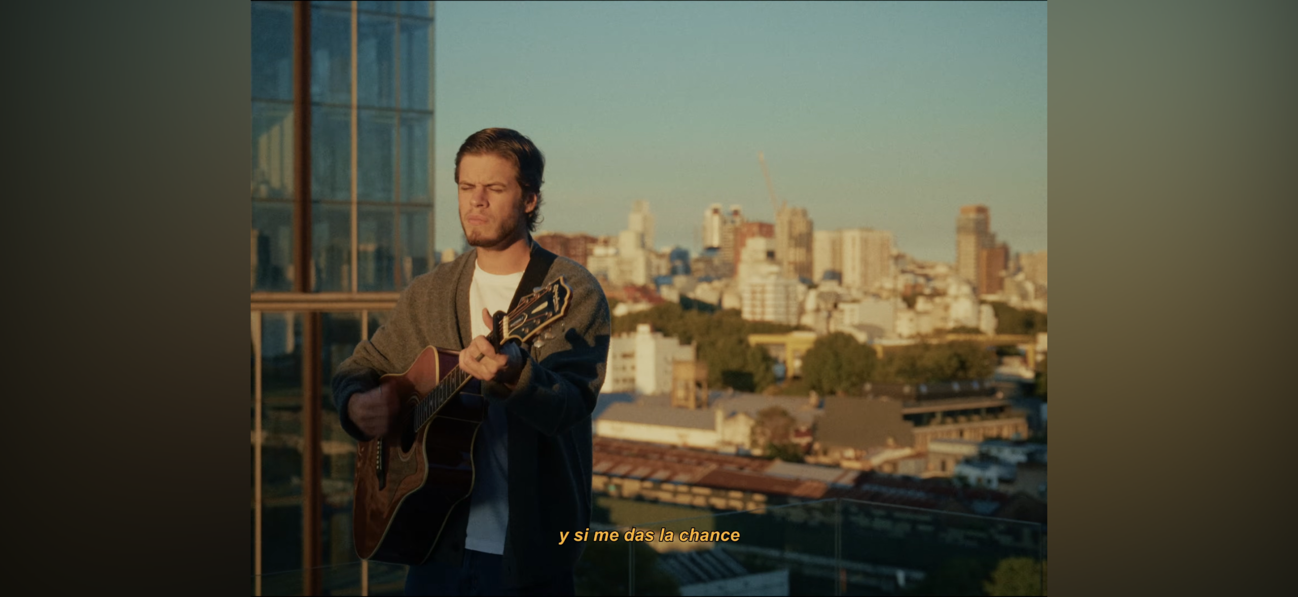 Santiago Saez lança “Transparente” e emociona com novo videoclipe