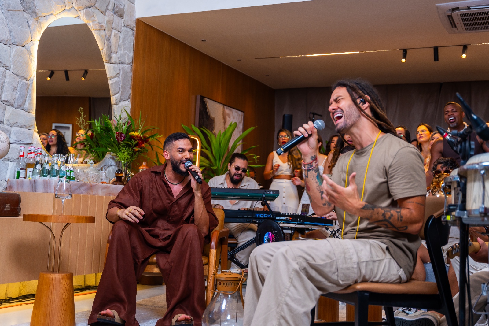 Brenno Casagrande encerra projeto “Na Sala do Casa” com homenagem à Djavan, Claudinho & Buchecha, além de faixa inédita 