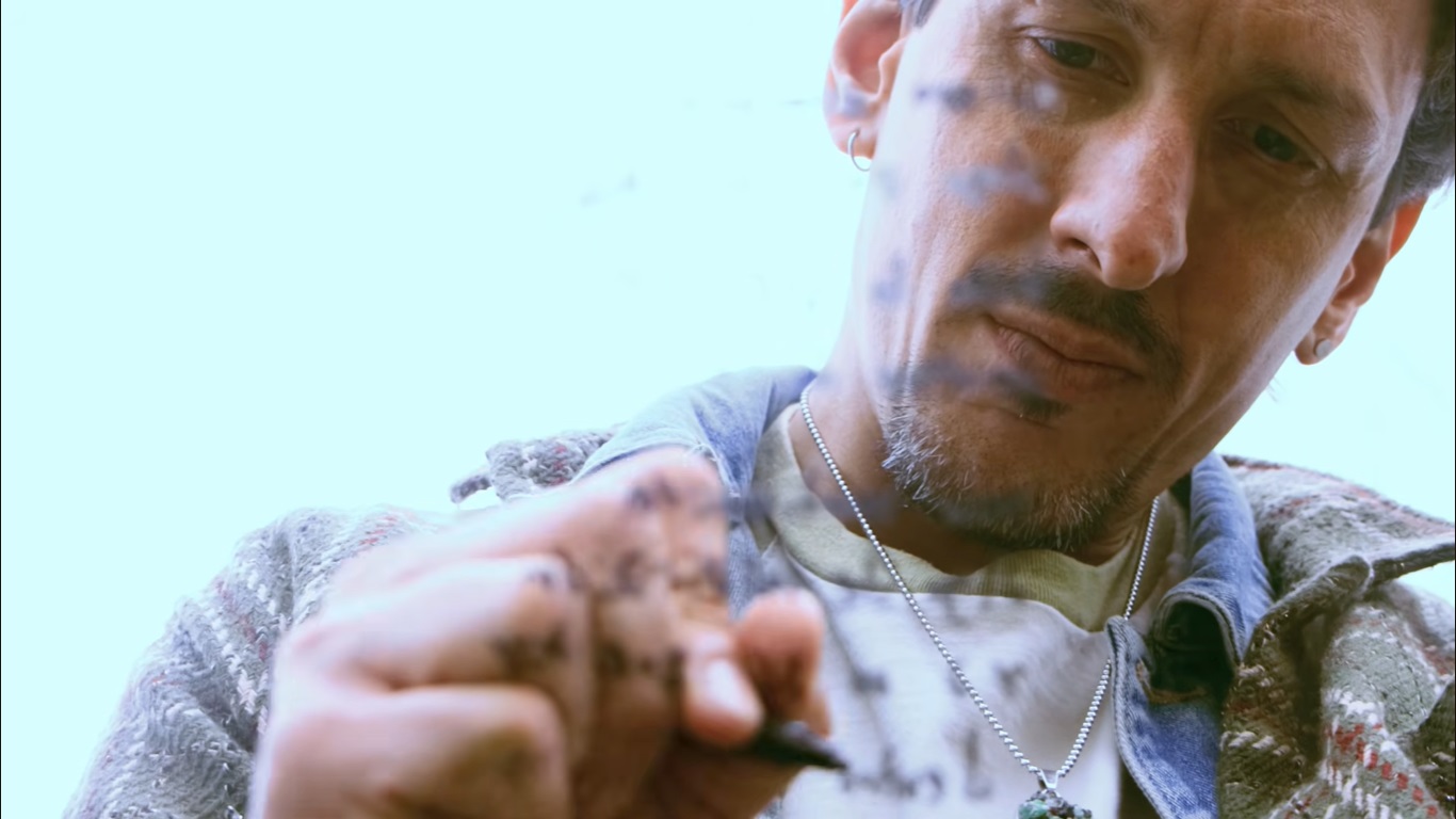 Argentino Demián Ismael lança clipe da música “Algo Para Escuchar” 