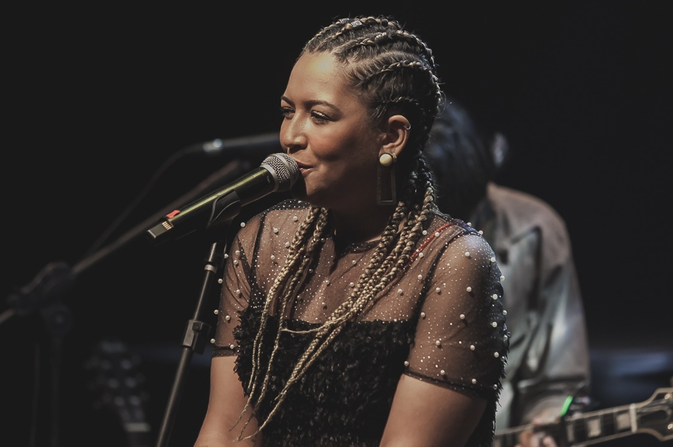 “Amanda Mendonça canta Djavan” celebra os 50 anos de carreira do cantor, confirmando a cantora e compositora como a nova surpresa da MPB contemporânea