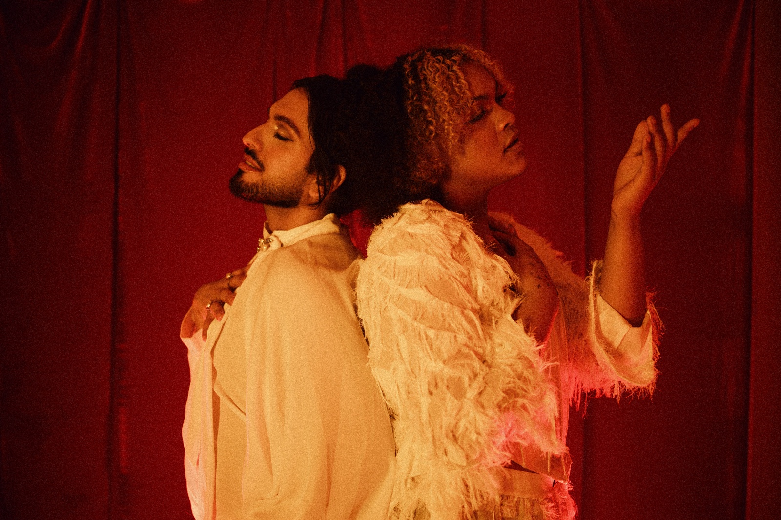 nando e Gael Vicci apostam em flow sexy e batida latina no single “roubou meu coração”