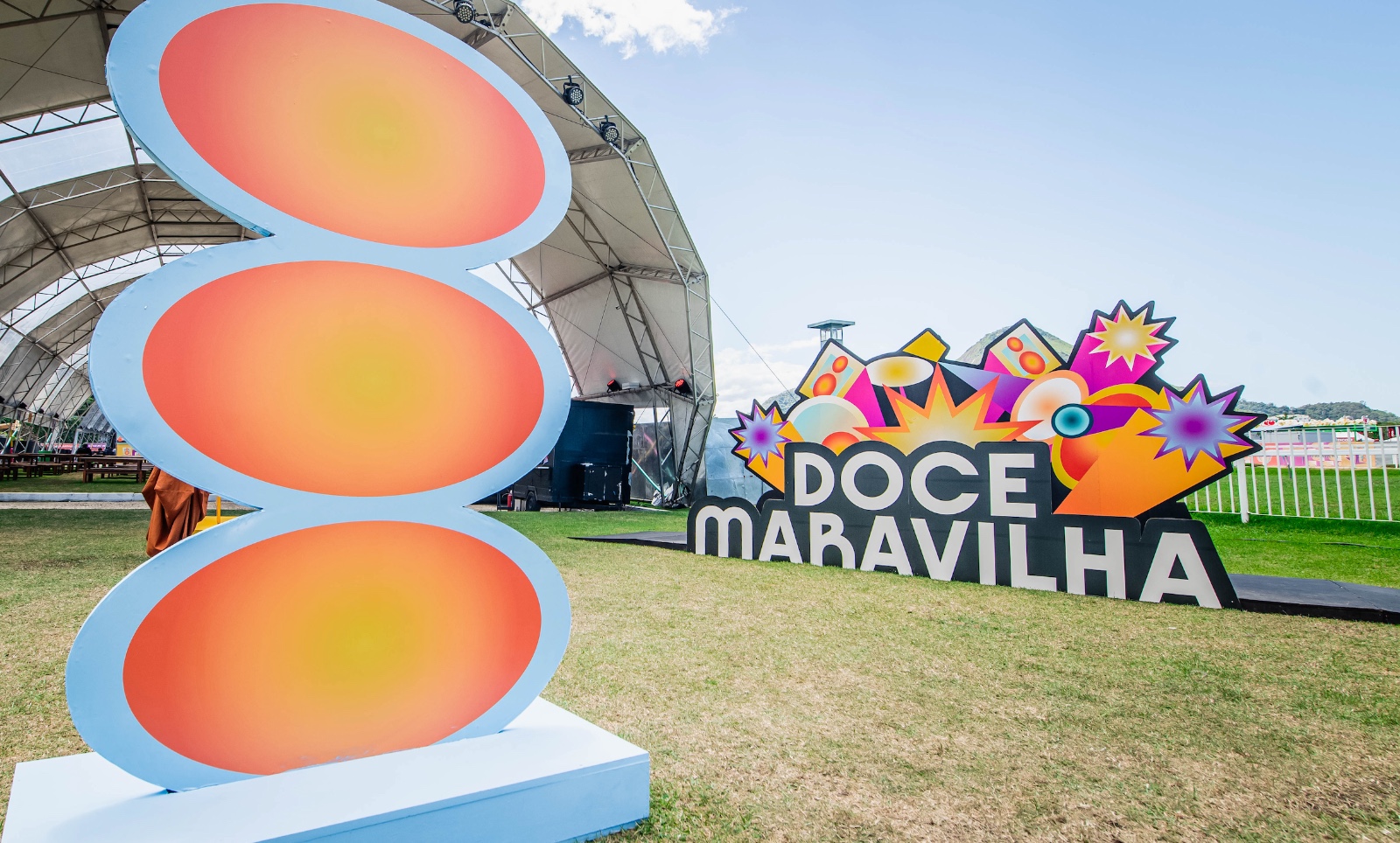 Como o Doce Maravilha reaproveita sua história para criar a cenografia do festival