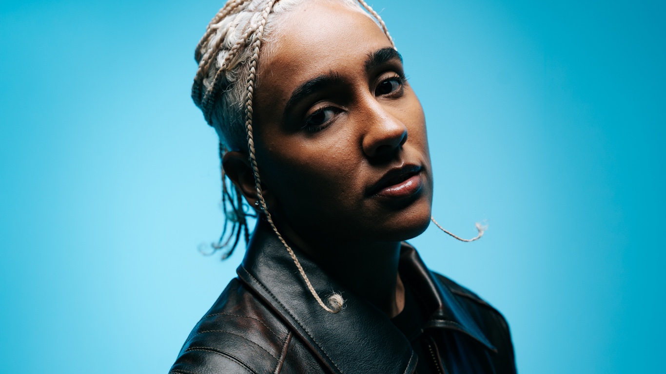 Destaque no COLORSxSTUDIOS, BIAB lança álbum “BIA1B99”