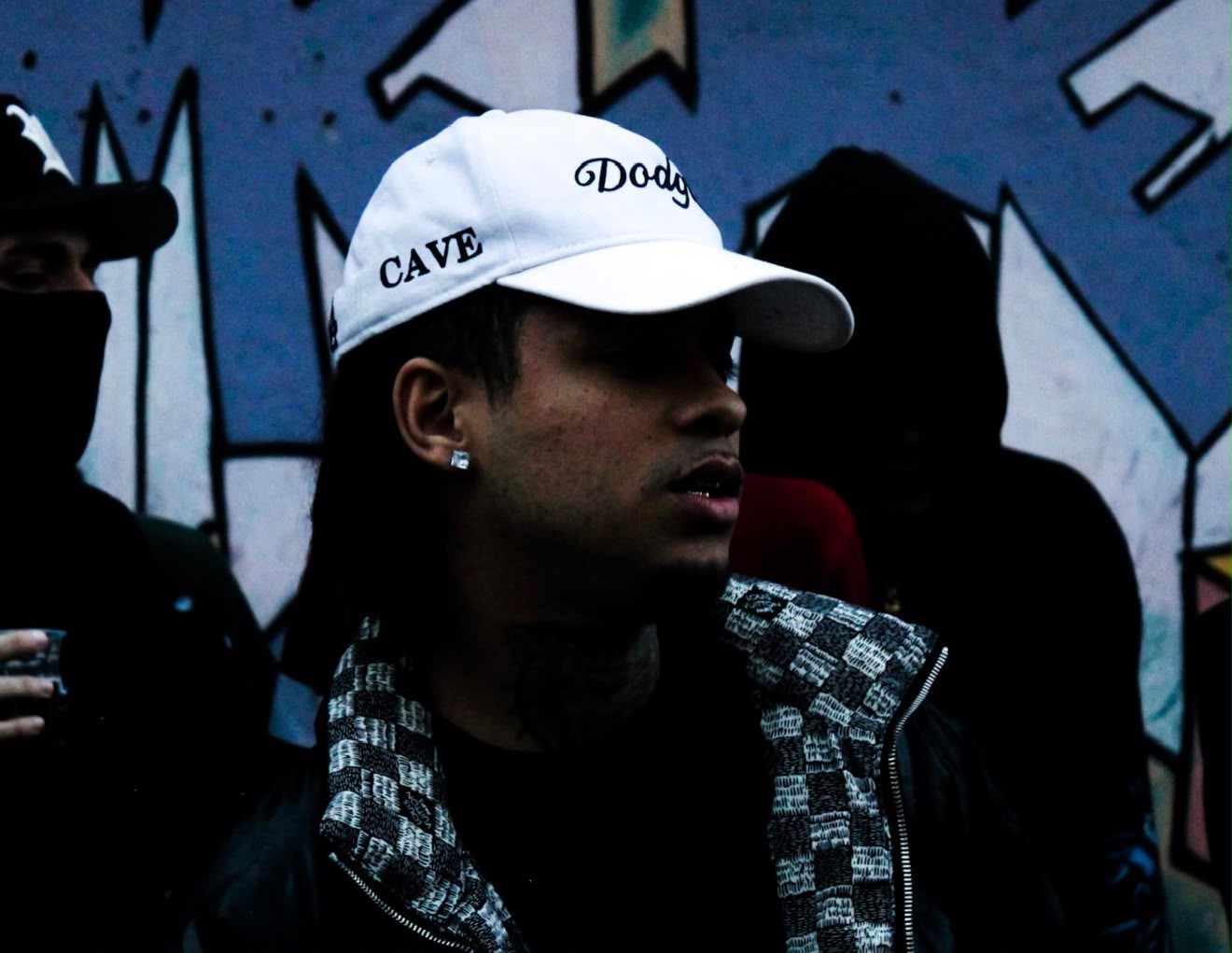 Cave e MC Laranjinha lançam “Fechadão”, single que mistura rap e R&B