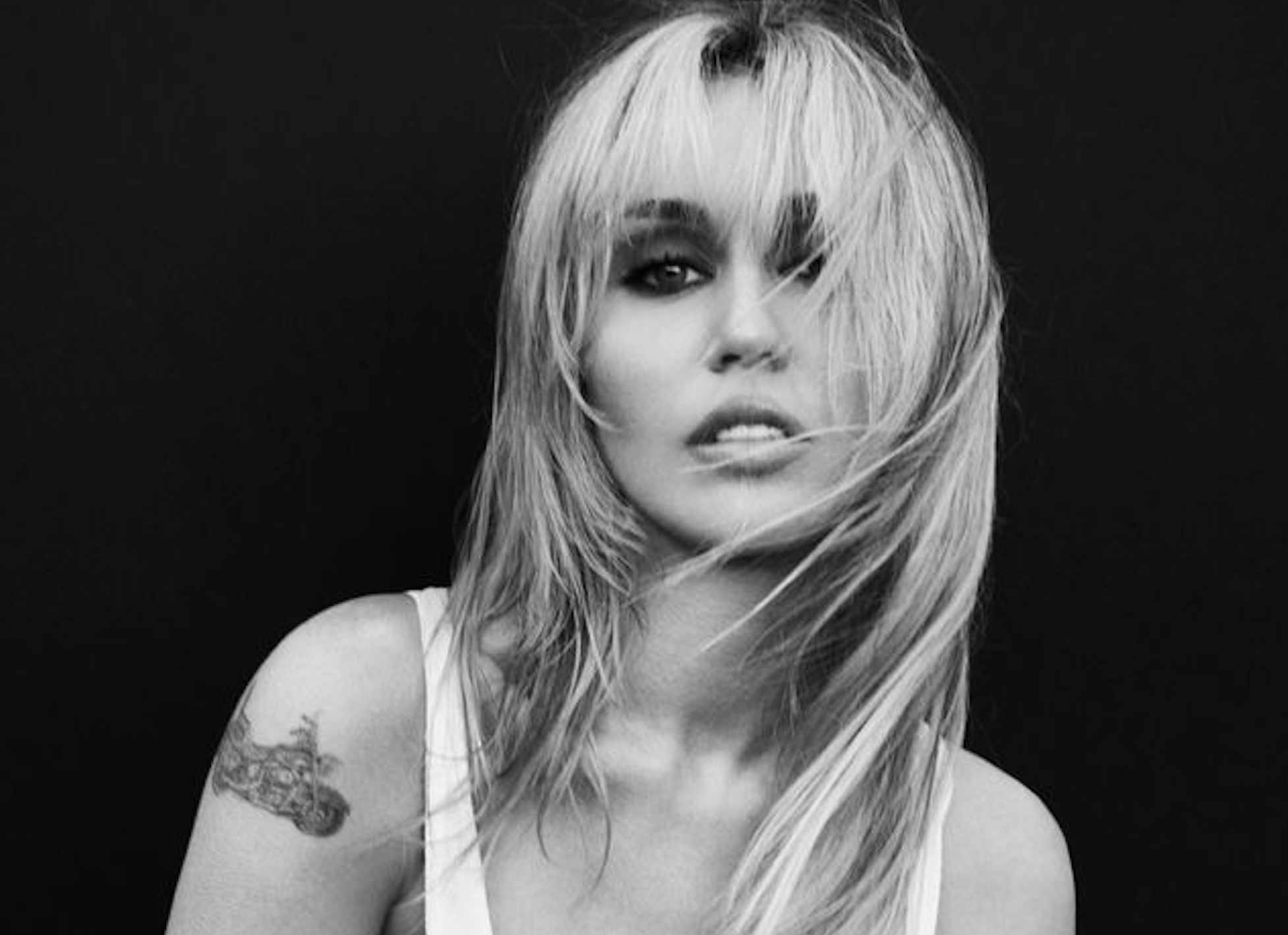 Miley Cyrus anuncia novo álbum e confirma retorno aos palcos em Los Angeles 