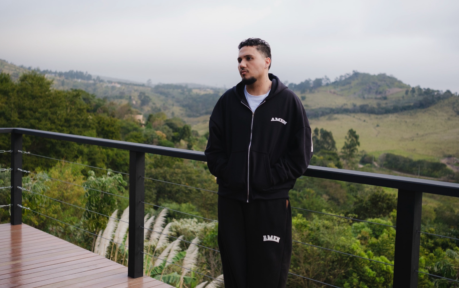 Nesk Only aposta em trap gospel para falar sobre fé e confiança em Deus